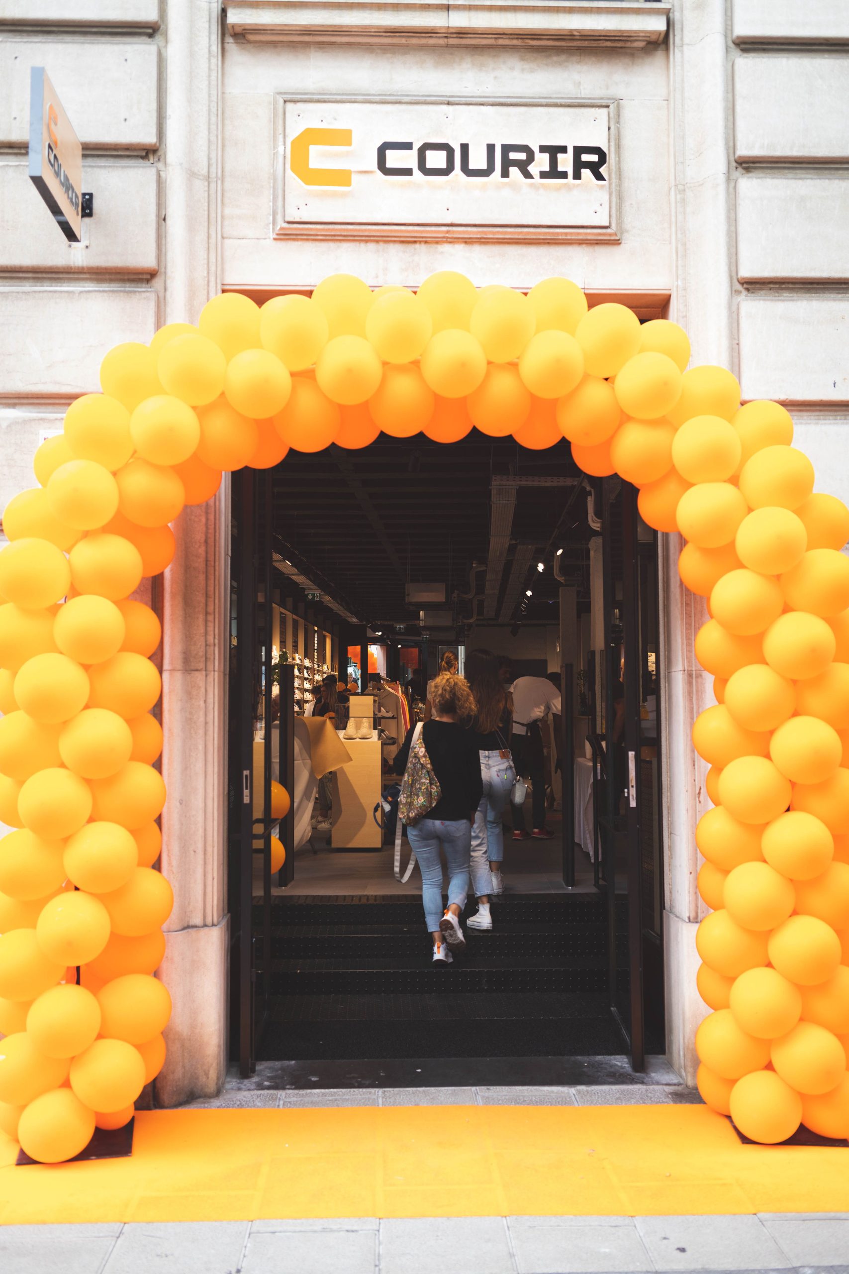 Evento de inauguración de la tienda Courir en Santander